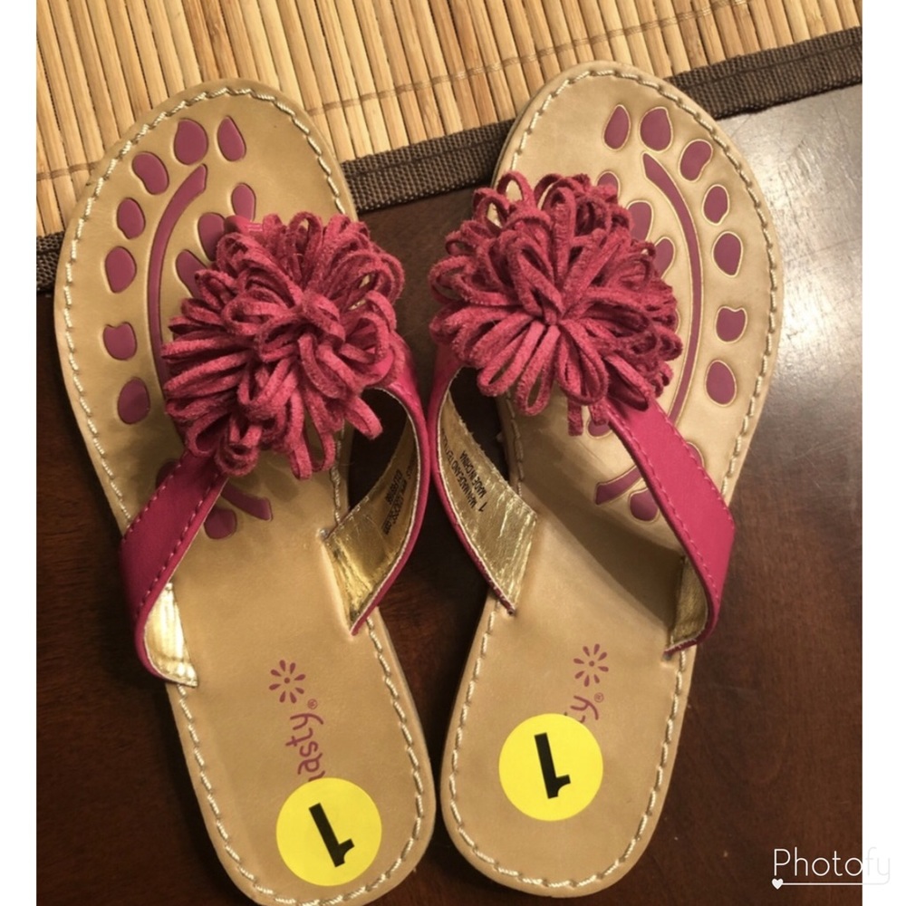 NWOT Girls Size 1 pink flower sandal, never worn